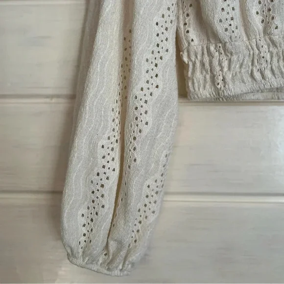 Zara Eyelet lace Ivory Long Sleeve Top Super Soft, shoulder pads Size Large - Picture 4 of 8